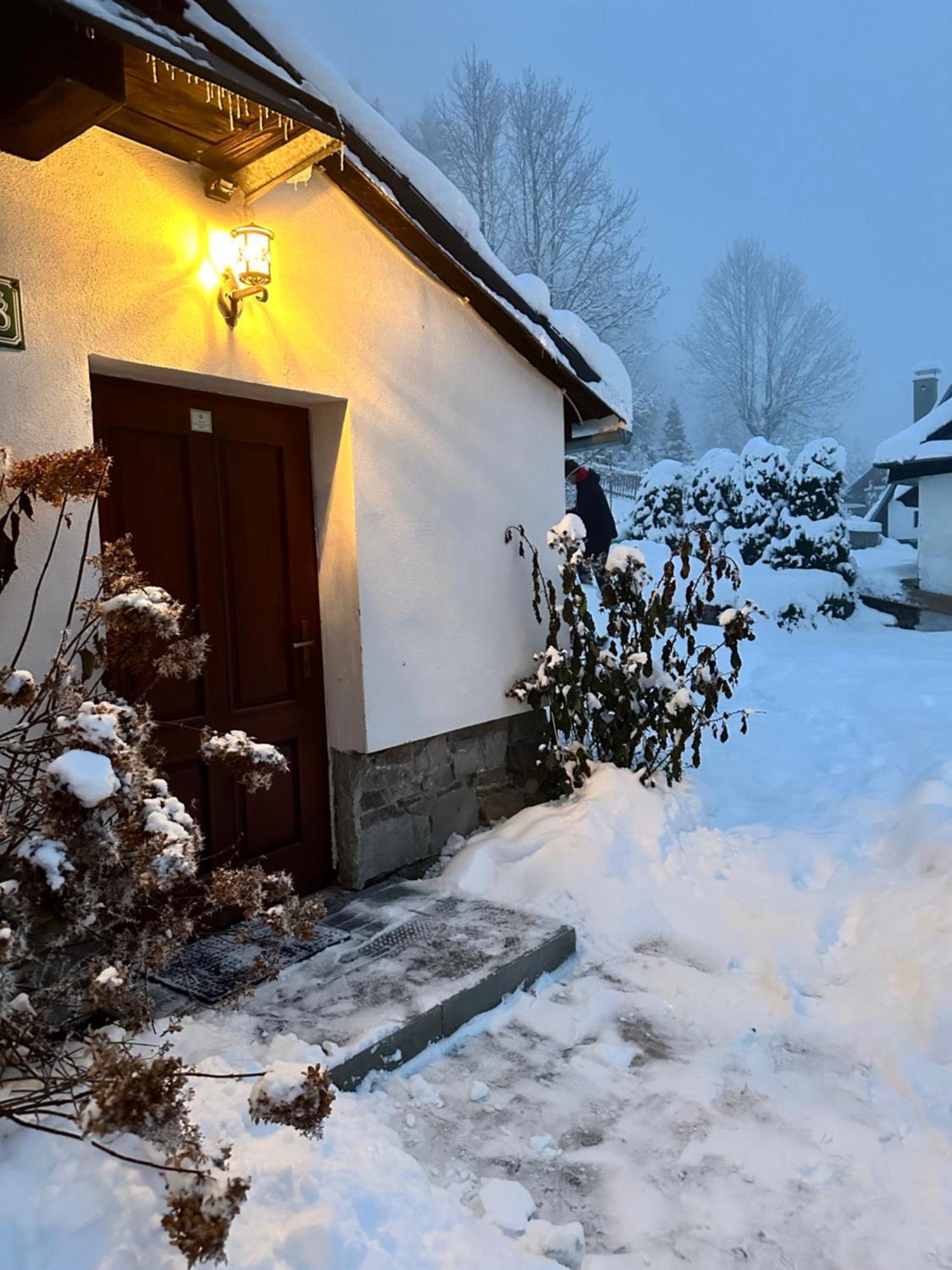ドノヴァリ Rozpravkovy Domcek Zvoncekヴィラ エクステリア 写真