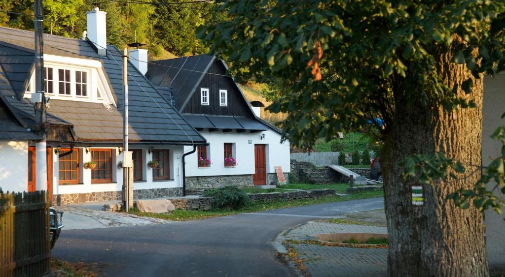 ドノヴァリ Rozpravkovy Domcek Zvoncekヴィラ エクステリア 写真